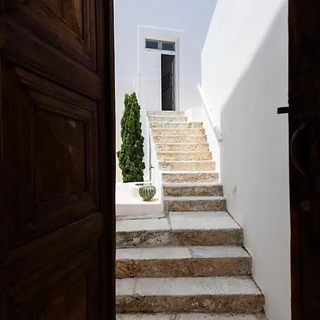 Iskana House