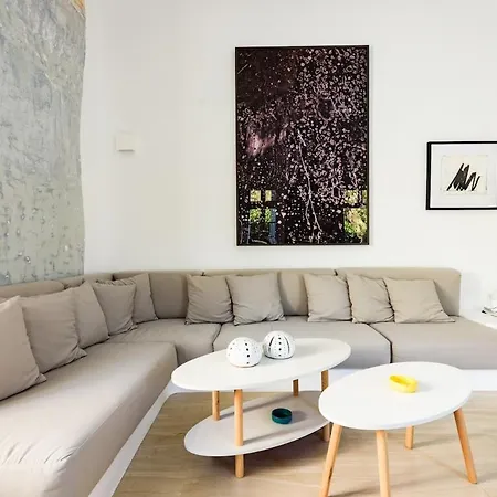 Villa Iskana House *
